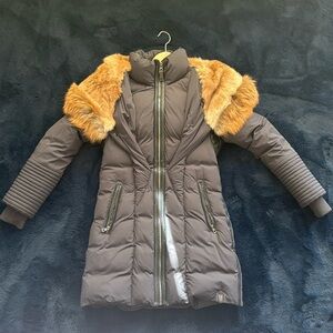 Gray Rudsak with tan fur collar.